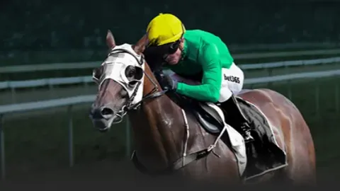 “东契奇揽三双显神威，里夫斯独砍30分，湖人连胜马刺再创佳绩”